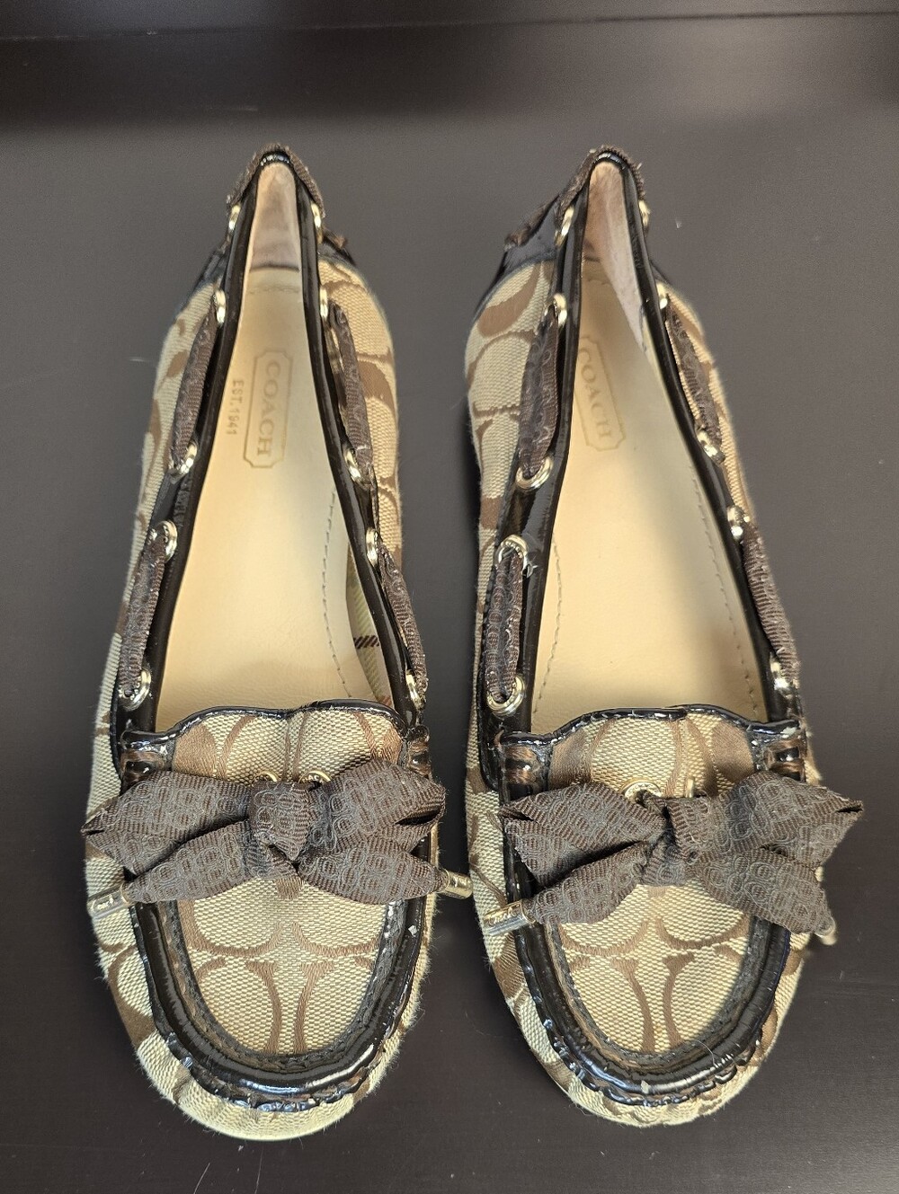 Coach Carisa Signature Jacard Bow Moccasin Loafers in Size 6